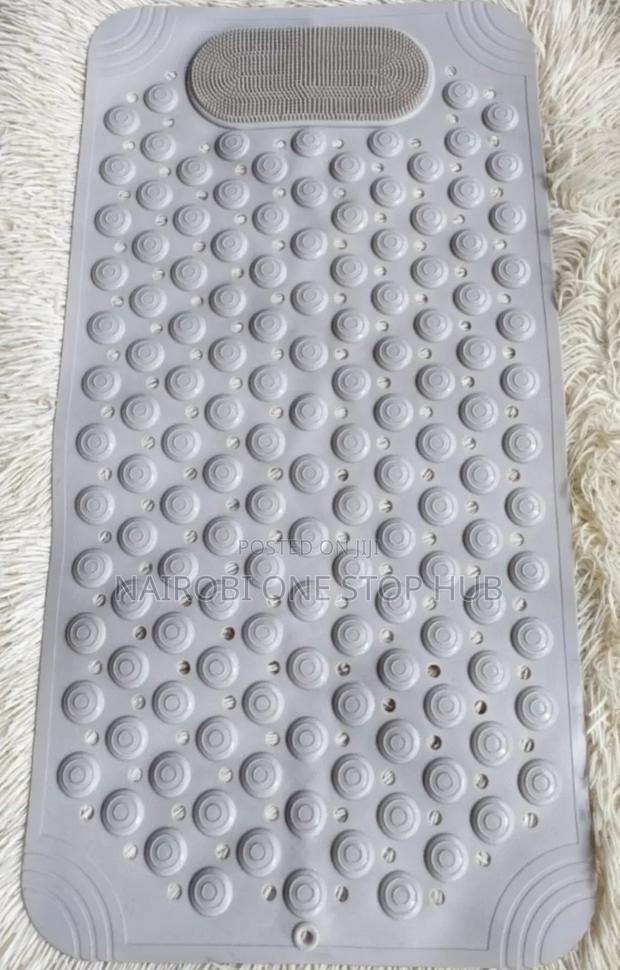 Bathroom Safety Mat With Foot Scrubber