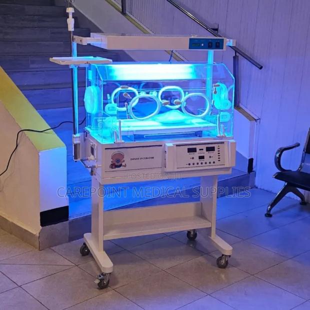Infant Incubator With Phototherapy - main view
