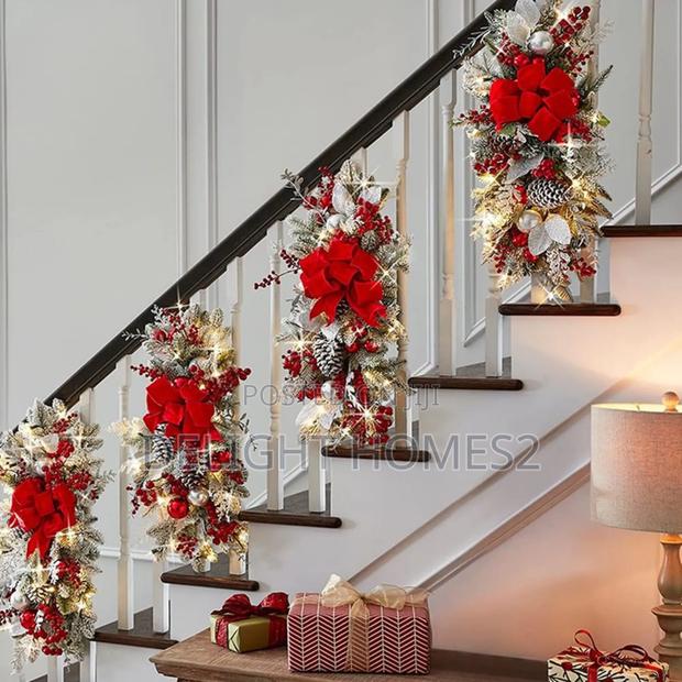 Christmas Staircase Wreath Decorations_tt - main view