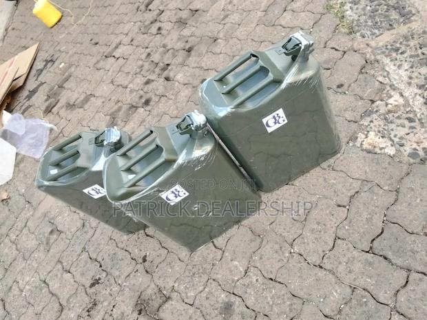 Travelling Fuel Jerry Can - thumbnail 2