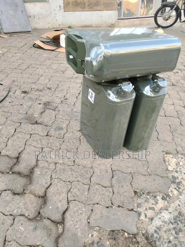 Heavy Duty Jerry Can 20ltrs - thumbnail 2