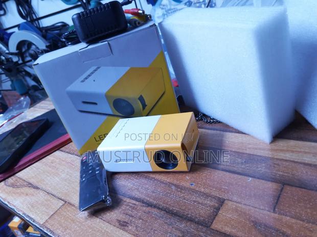 Flexible Mini Portable Projector - main view