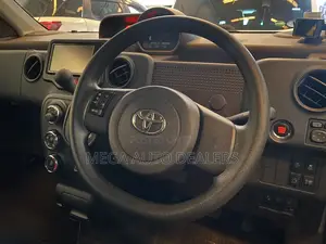 Toyota Spade 2018 White