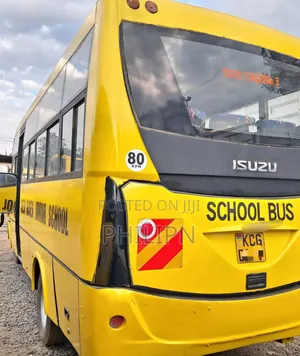 Isuzu NQR 2013 Yellow