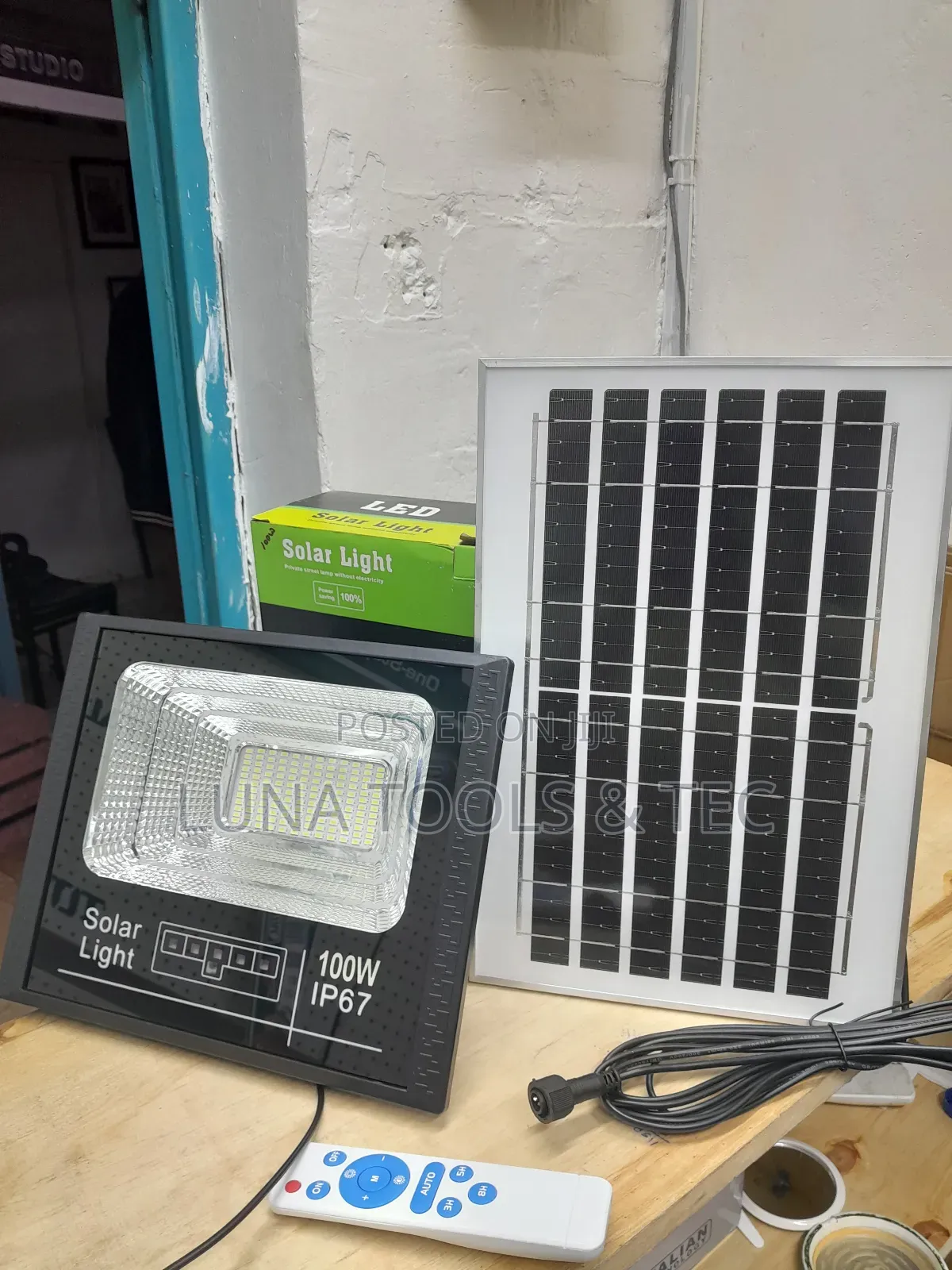 Solar Powered Flood Light 100w and Accessories