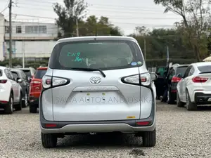 Toyota Sienta 2019 Silver