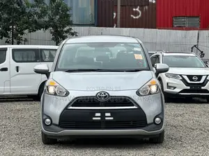 Toyota Sienta 2019 Silver