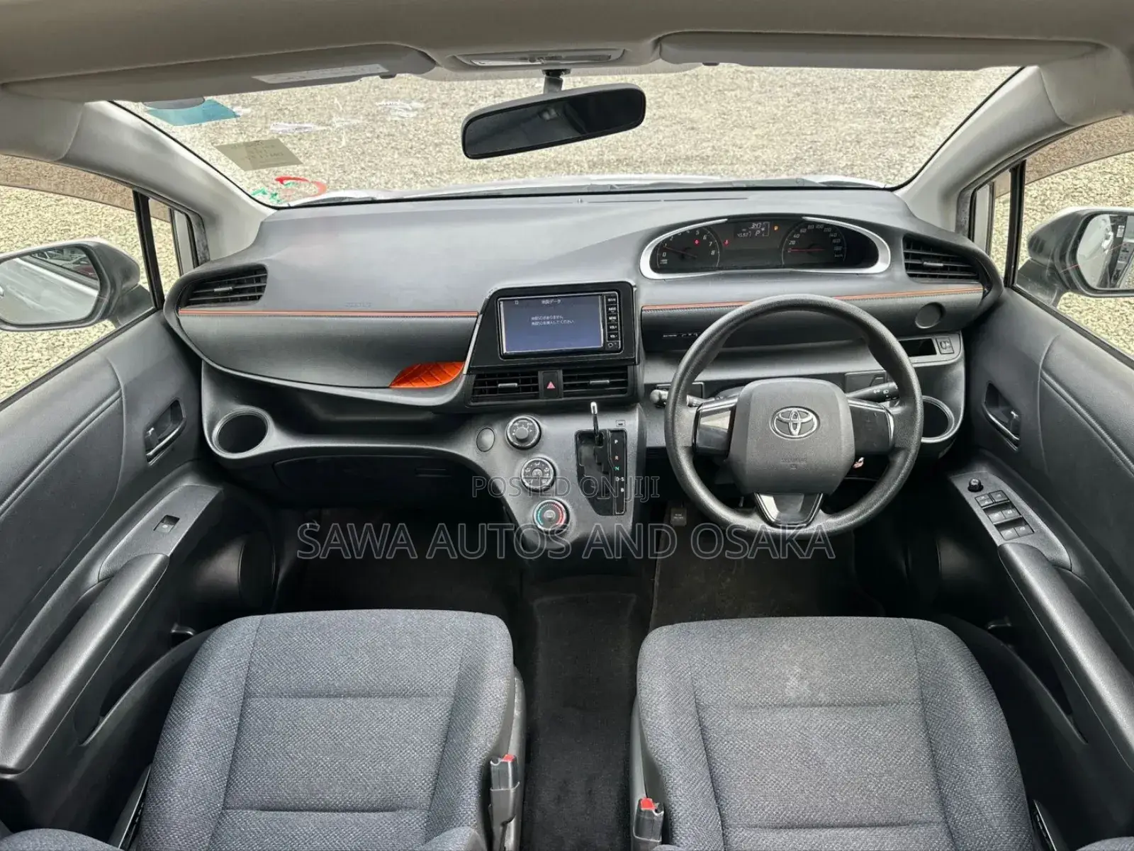 Toyota Sienta 2019 Silver