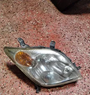 Toyota Ist 2002 Non Xenon Headlight Xjapan