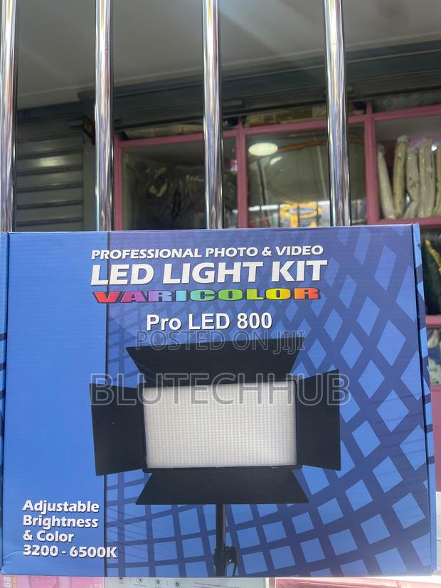 Pro Led 800 Studio Light Kit With Tripod Dual Batteries - thumbnail 2