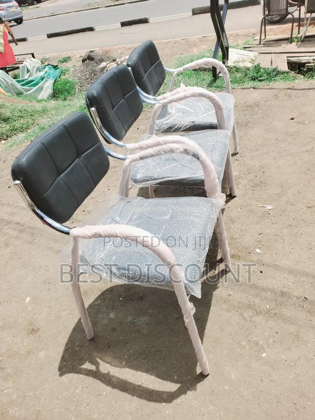 Waiting Stackable Chairs - main view