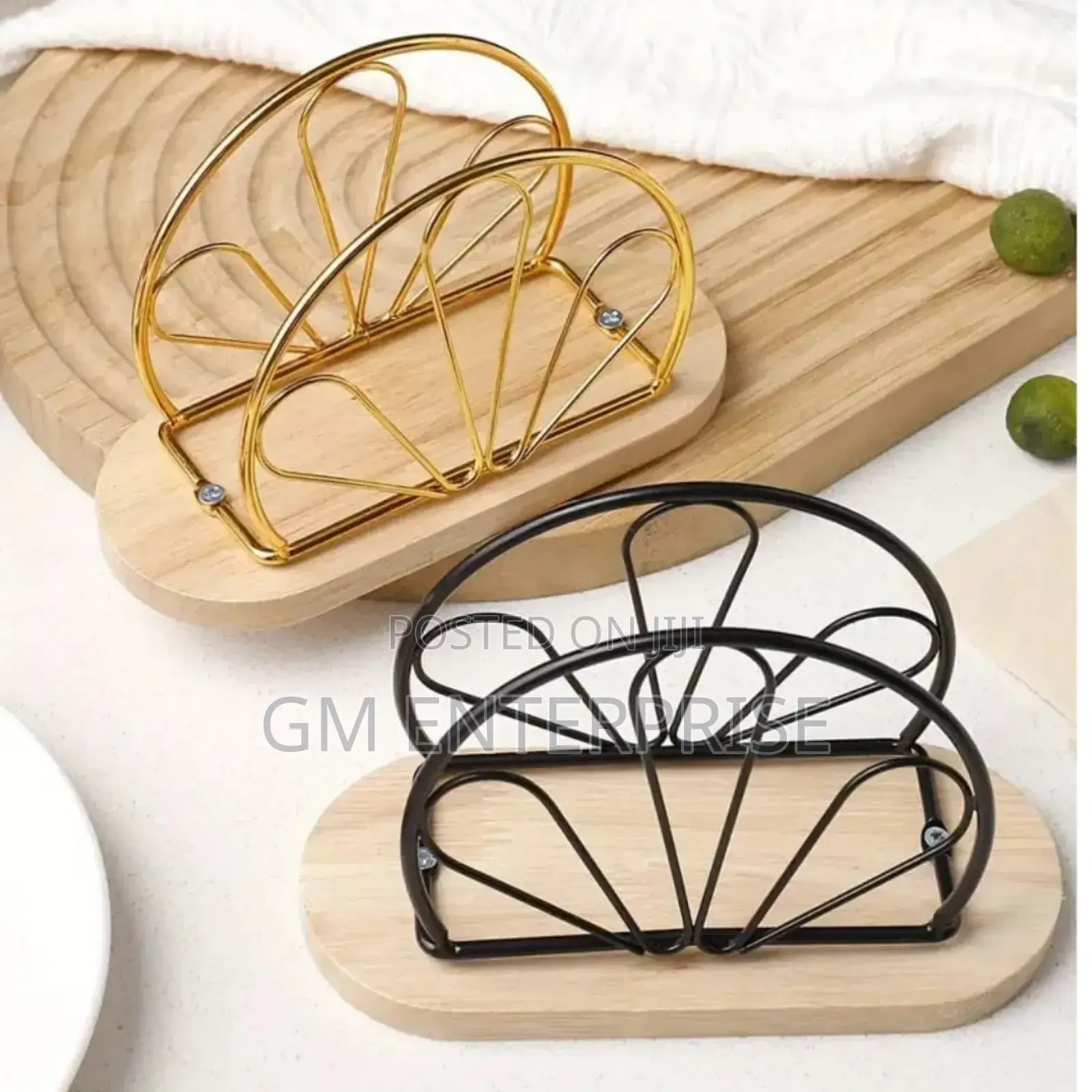 Metallic Hemisphere Bamboo Base Serviet Holder