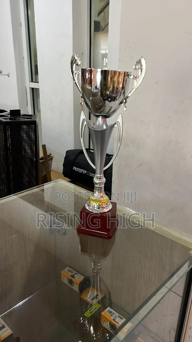  Graduation Ceremony Trophy Awards - main view