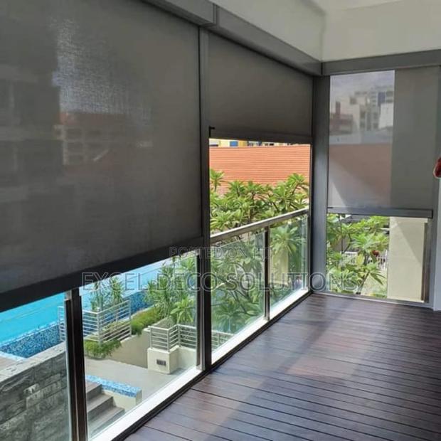 Sunscreen Roller Blinds for Privacy Without Blocking the View - main view