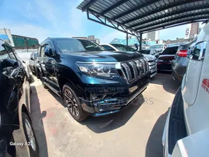Toyota Land Cruiser Prado 2019 Blue