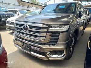 Toyota Land Cruiser 2022 Brown