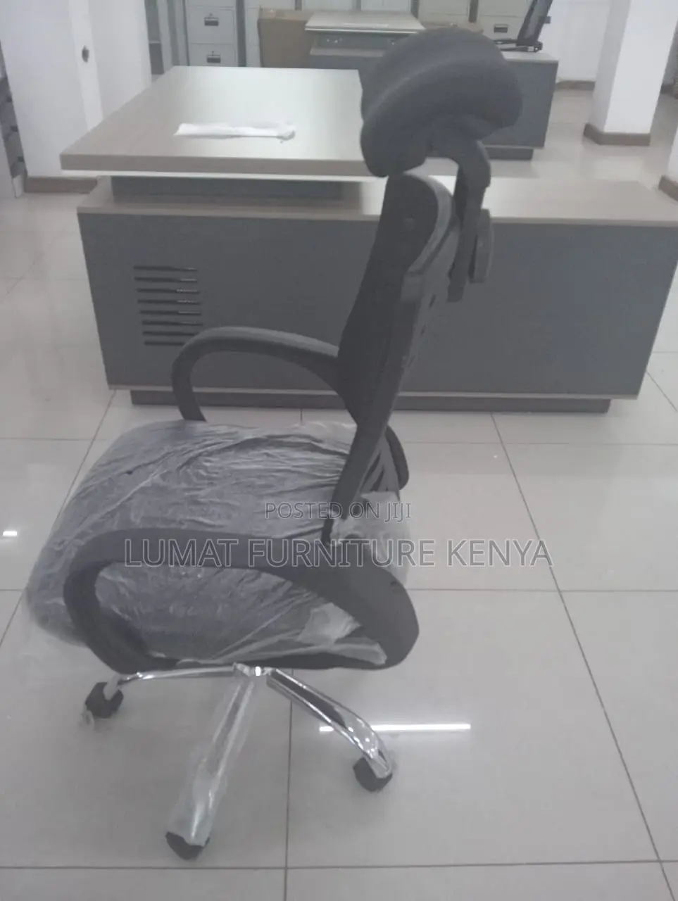 Highback Office Chair With Headrest