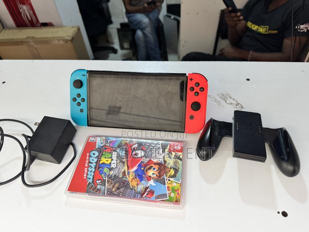 Nitendo Switch Oled Super Clean - main view