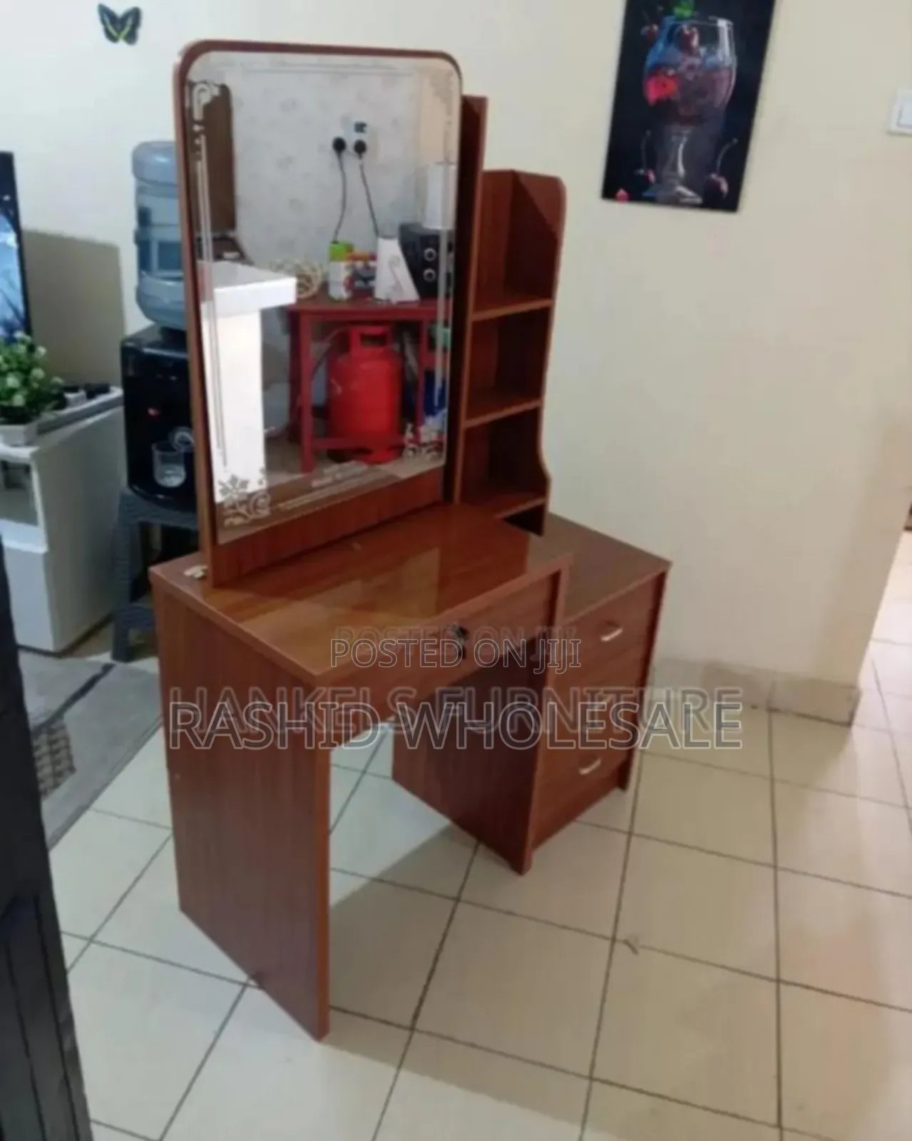 Colour Brown Dressing Table  With Mirror
