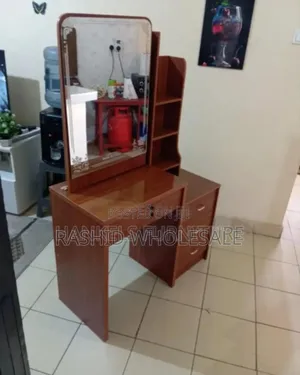 Colour Brown Dressing Table  With Mirror
