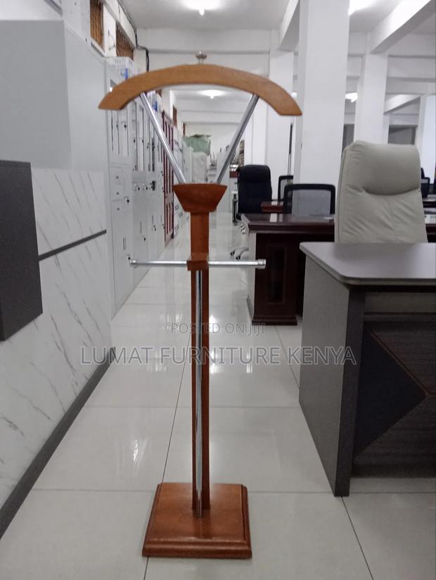 Executive Clothes Stand - main view