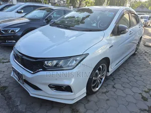 Honda Grace 2018 White