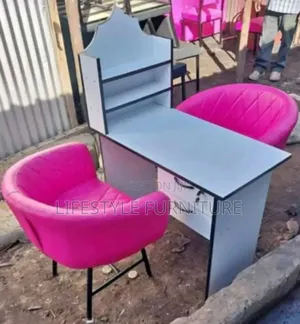 Nail Table With 2 Seats