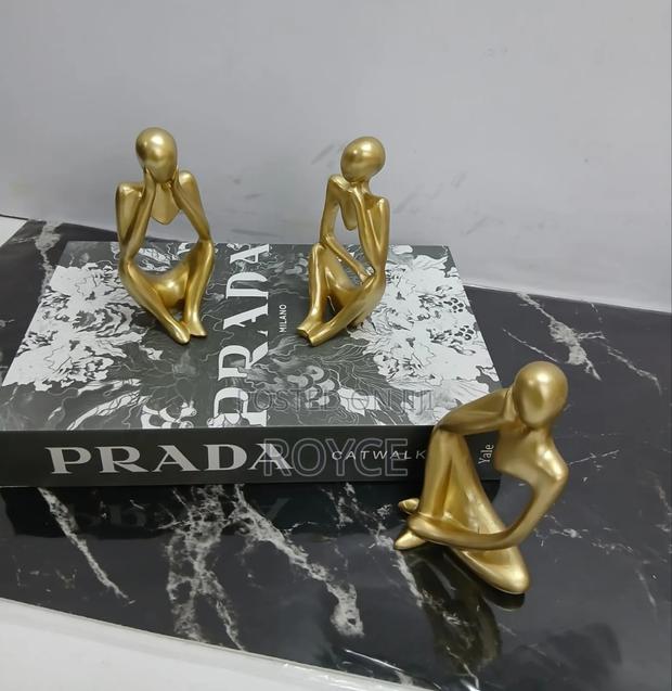 Golden Thinker Statue Deco -12cm