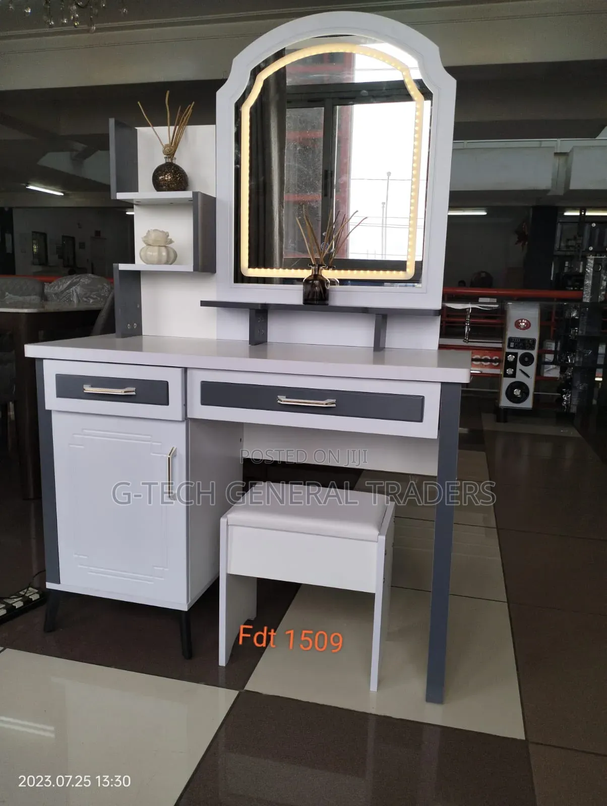 Executive Big Size Dressing Table With Sliding Mirror