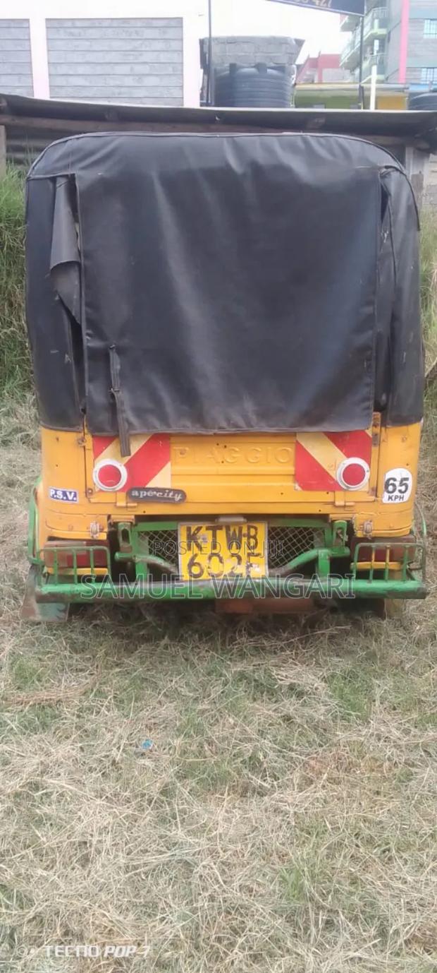 Piaggio 2019 Yellow - thumbnail 2