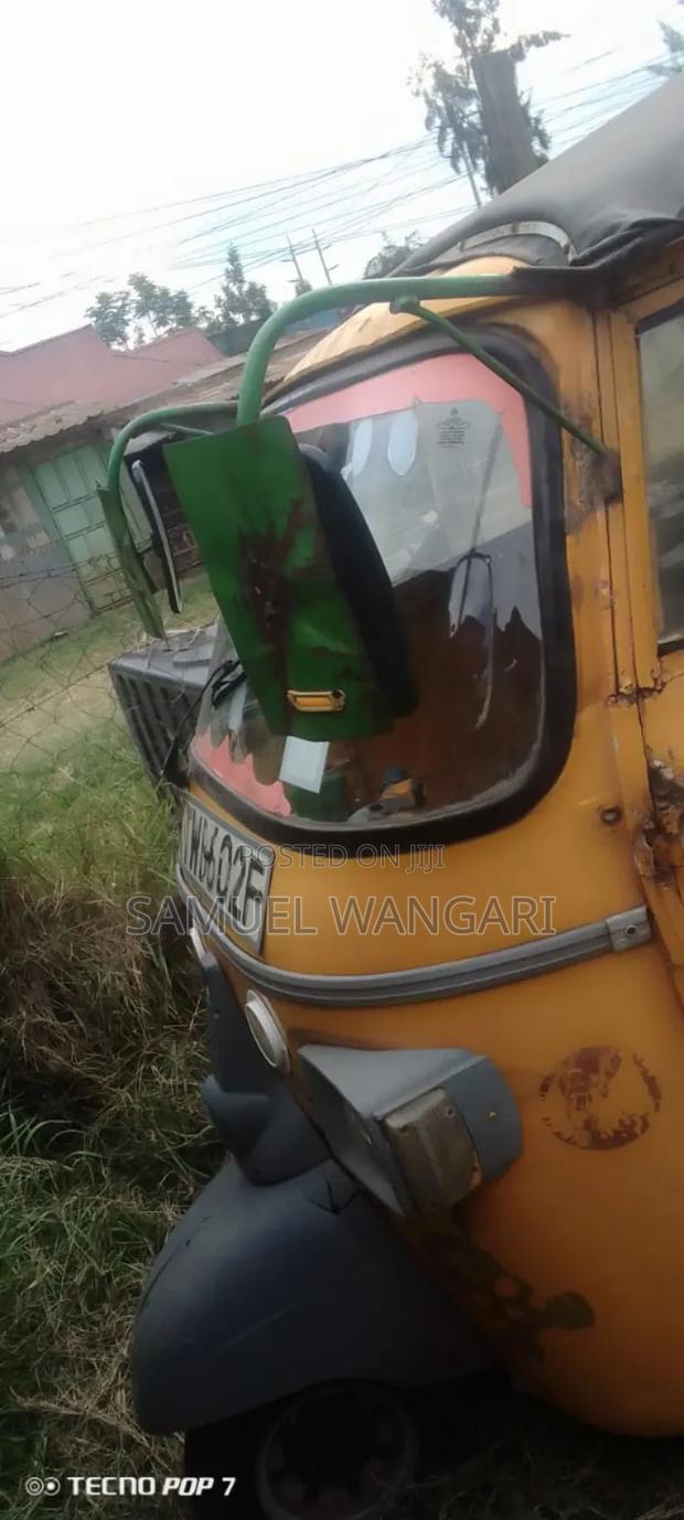 Piaggio 2019 Yellow - thumbnail 3