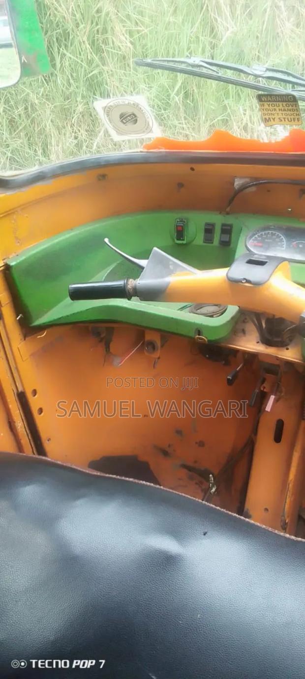 Piaggio 2019 Yellow - thumbnail 4