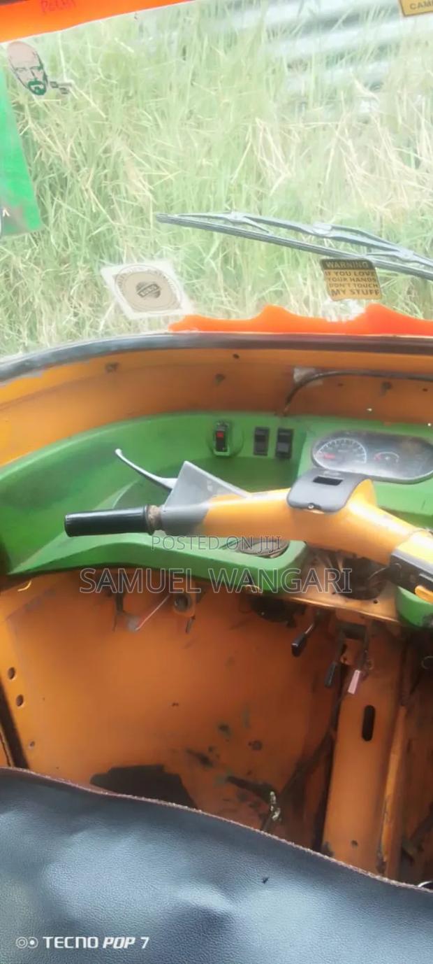 Piaggio 2019 Yellow - thumbnail 5