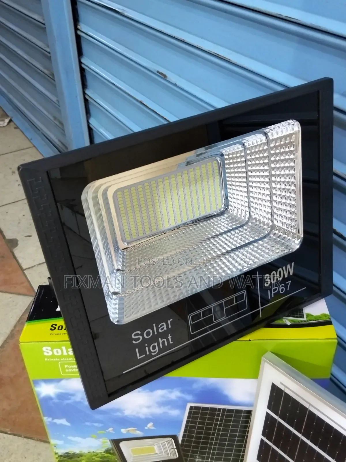 Solar Flood Light 300 Watts 16hr With Light Sensor And Remote Control