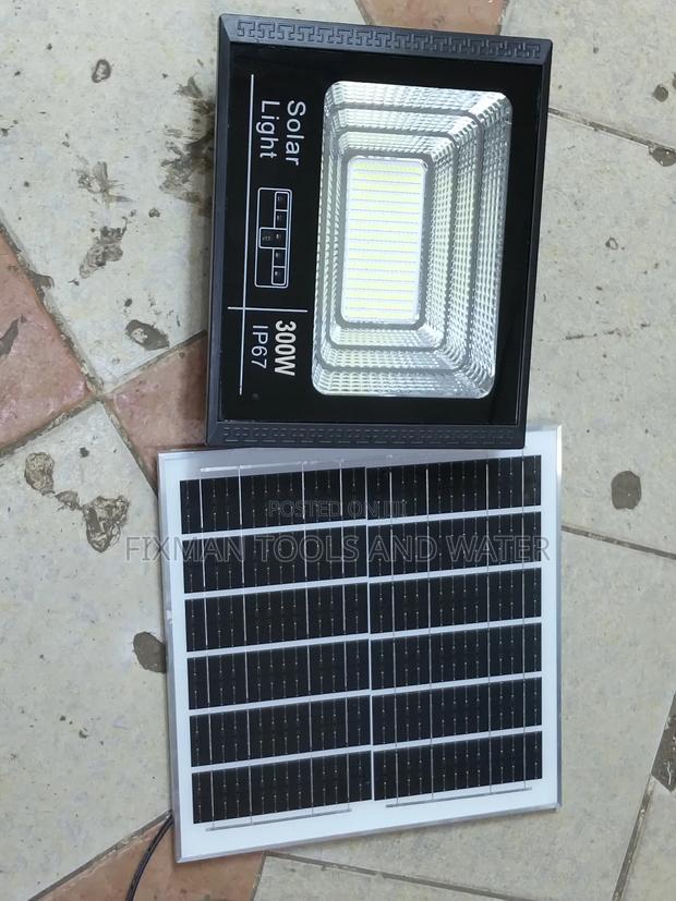 Modern Ip 67 Solar Street Light 300 Watts + Panel - thumbnail 2
