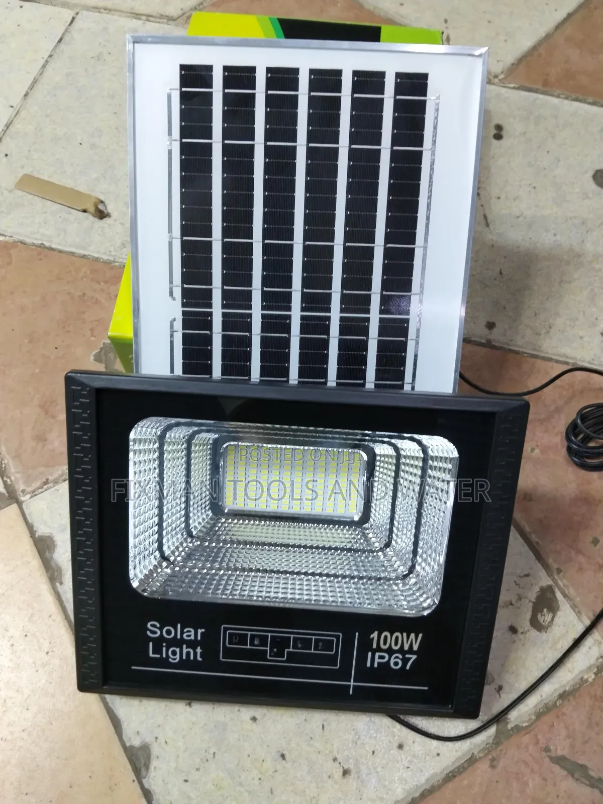 Solar Flood Light 100 Watts Ip 67 With Panel and Remote