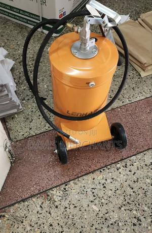 Grease Bucket Manual Machine With Wheels - main view