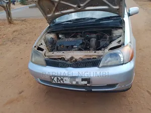 Toyota Platz 1999 Silver