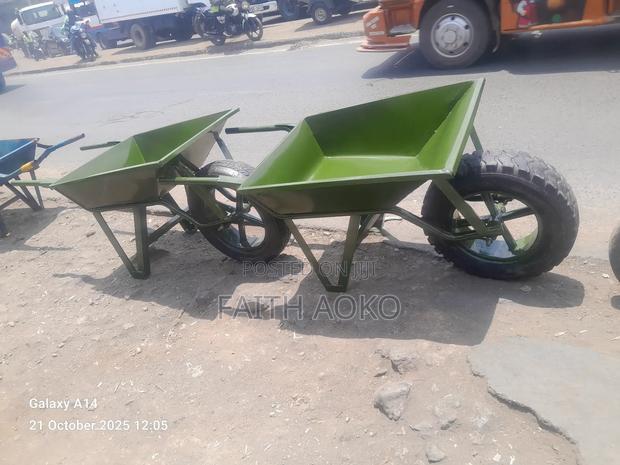 Heavy Duty Wheelbarrow - main view