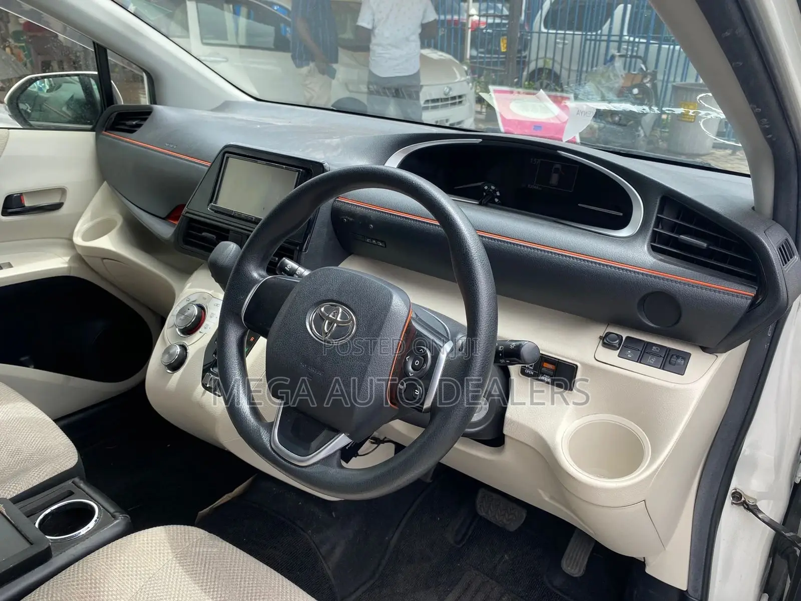 Toyota Sienta 2018 White