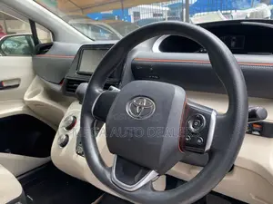 Toyota Sienta 2018 White