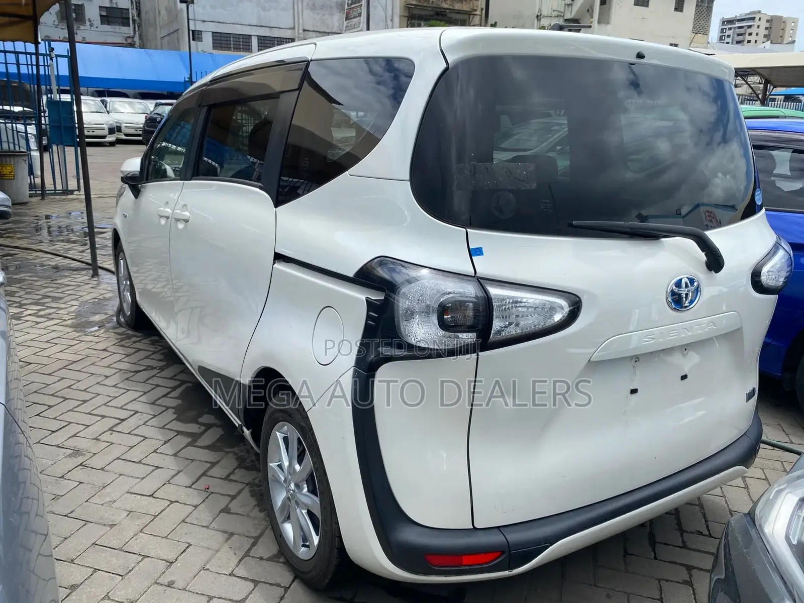 Toyota Sienta 2018 White
