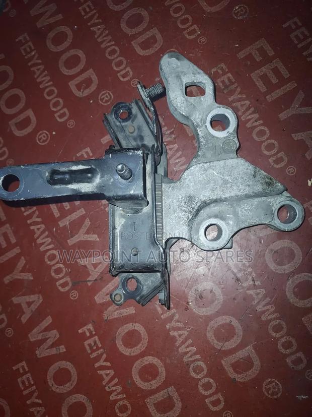 Gear Mounts Daihatsu Mira/Move - main view