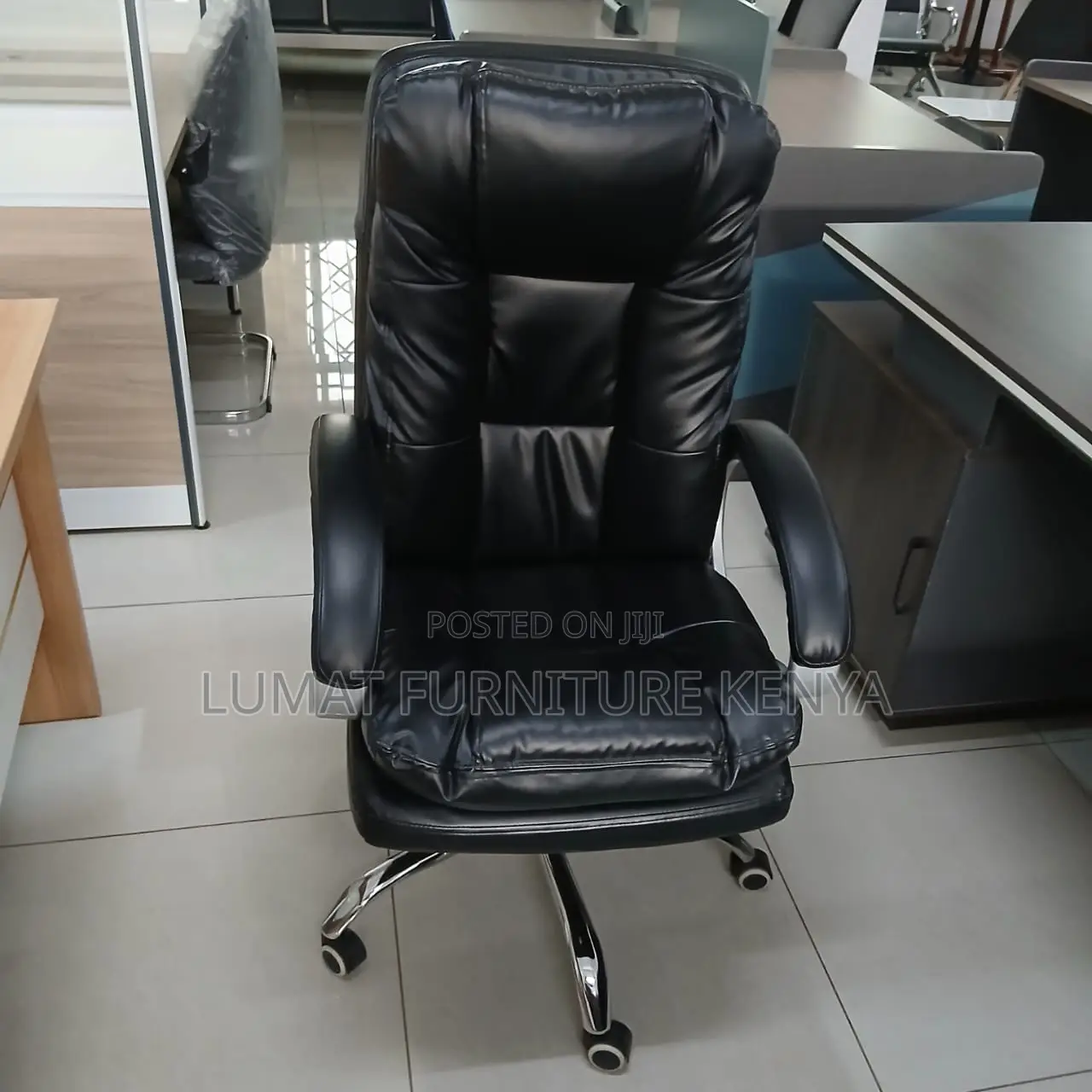 Butterfly Modern Swivel Office Seat