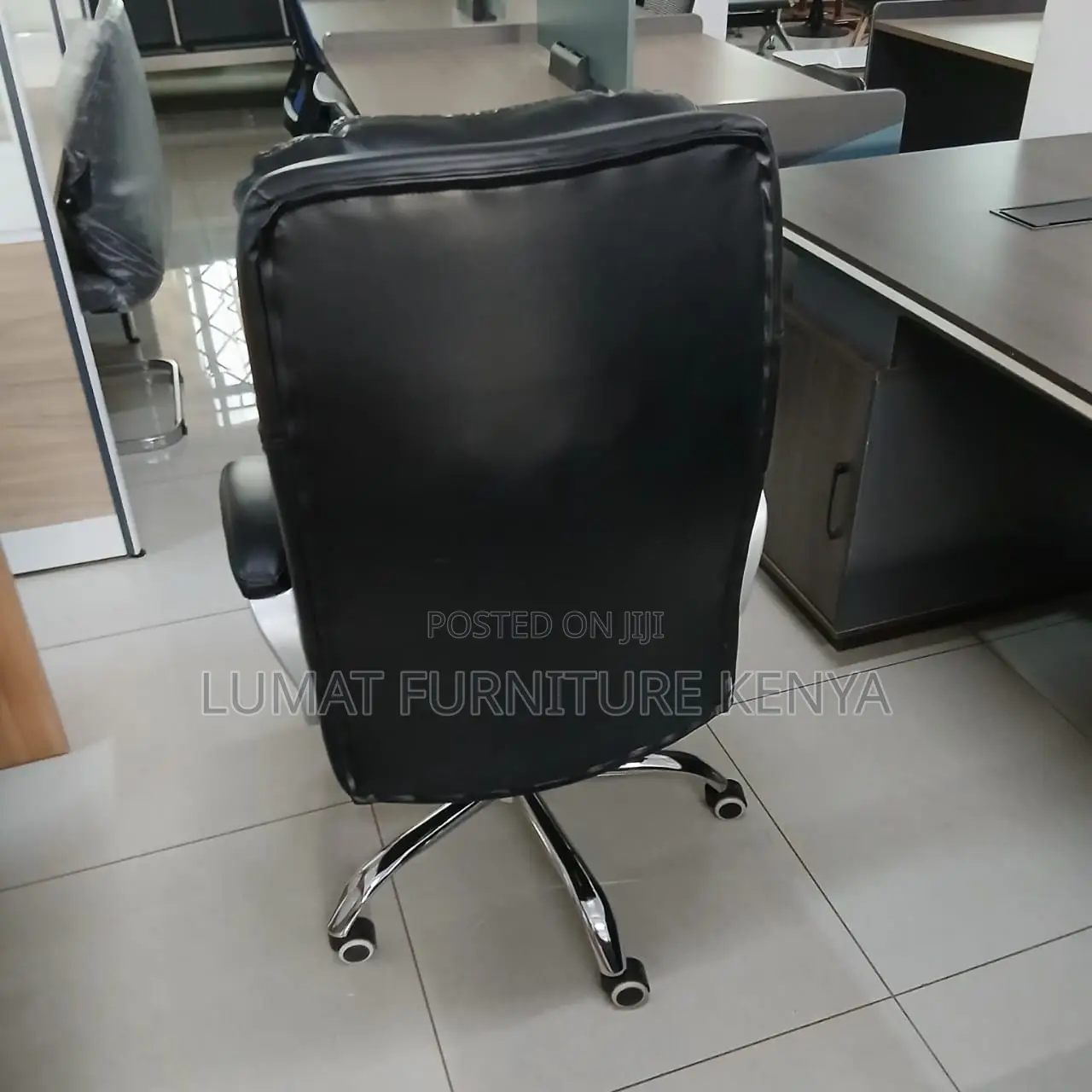 Butterfly Modern Swivel Office Seat