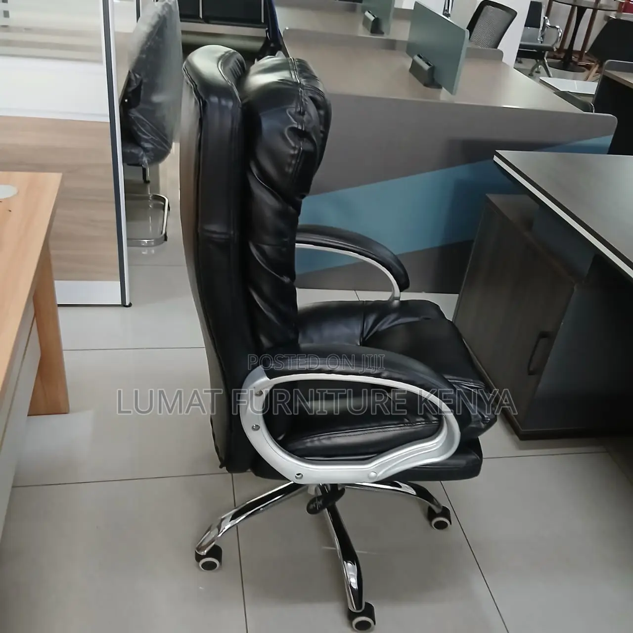 Butterfly Modern Swivel Office Seat