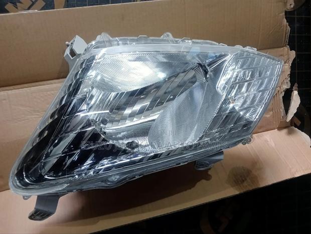 Isuzu Dmax Headlamb 2014 - thumbnail 2