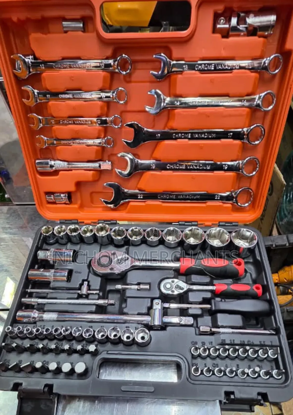 82pcs Mechanical Toolbox/Garage Toolset