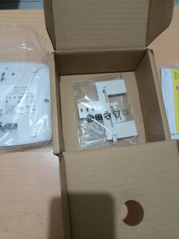 Ruckus R320 Wireless Access Point - thumbnail 2