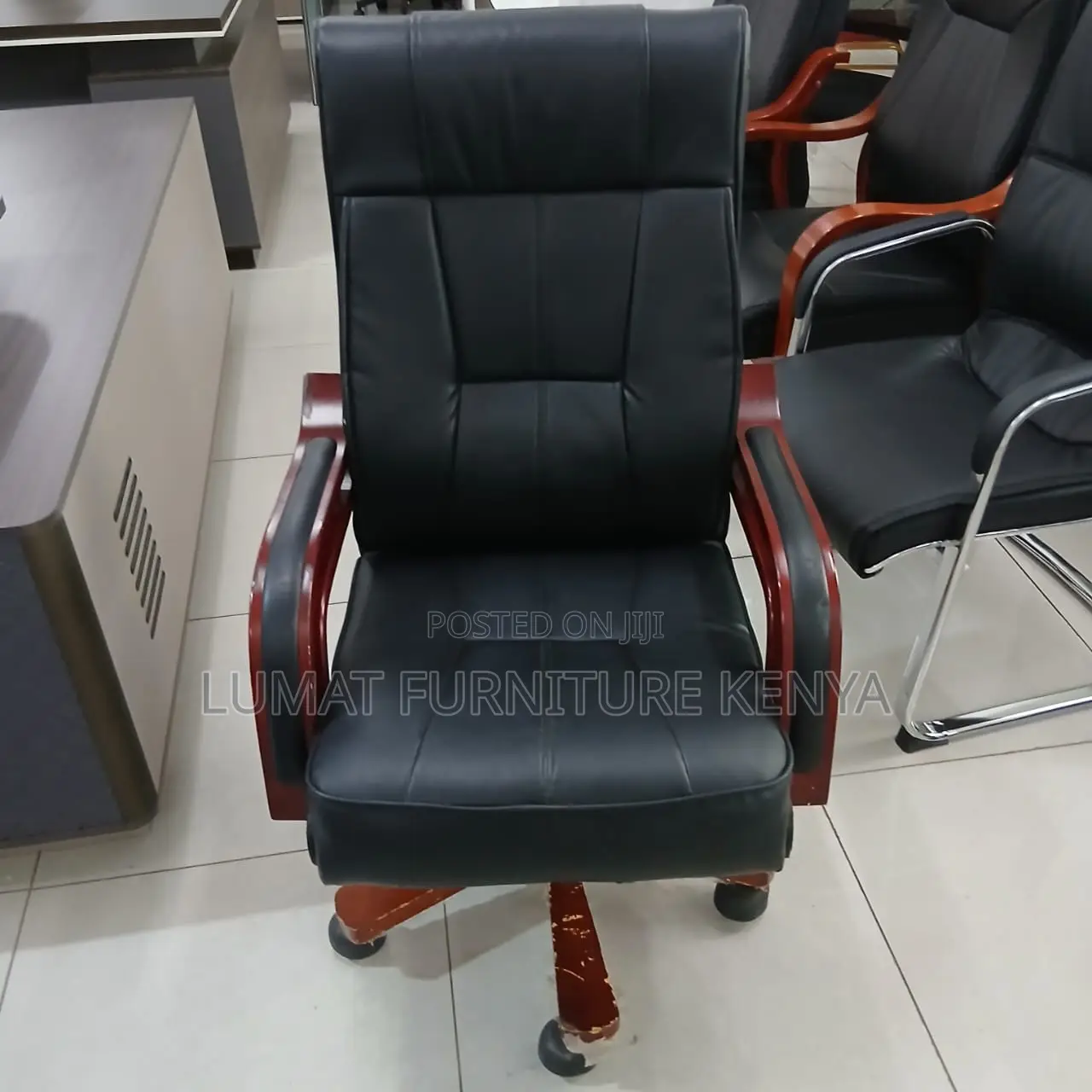Modern Leather Bliss Executive Seat